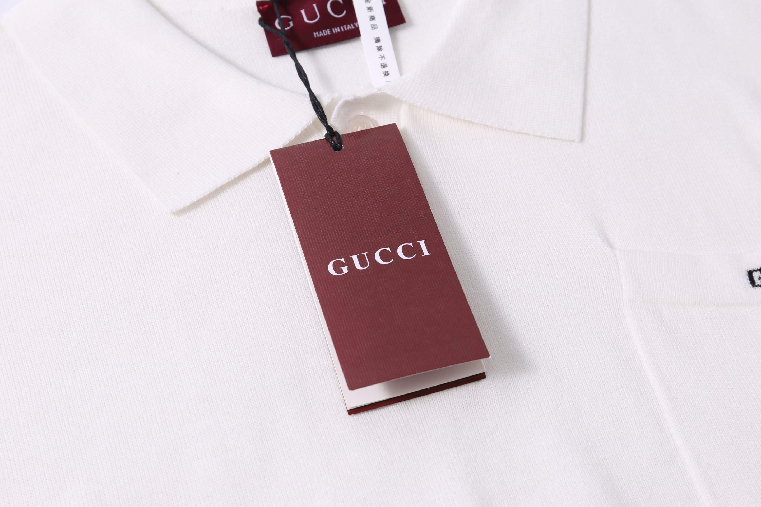 Gucci T-shirt with a collar