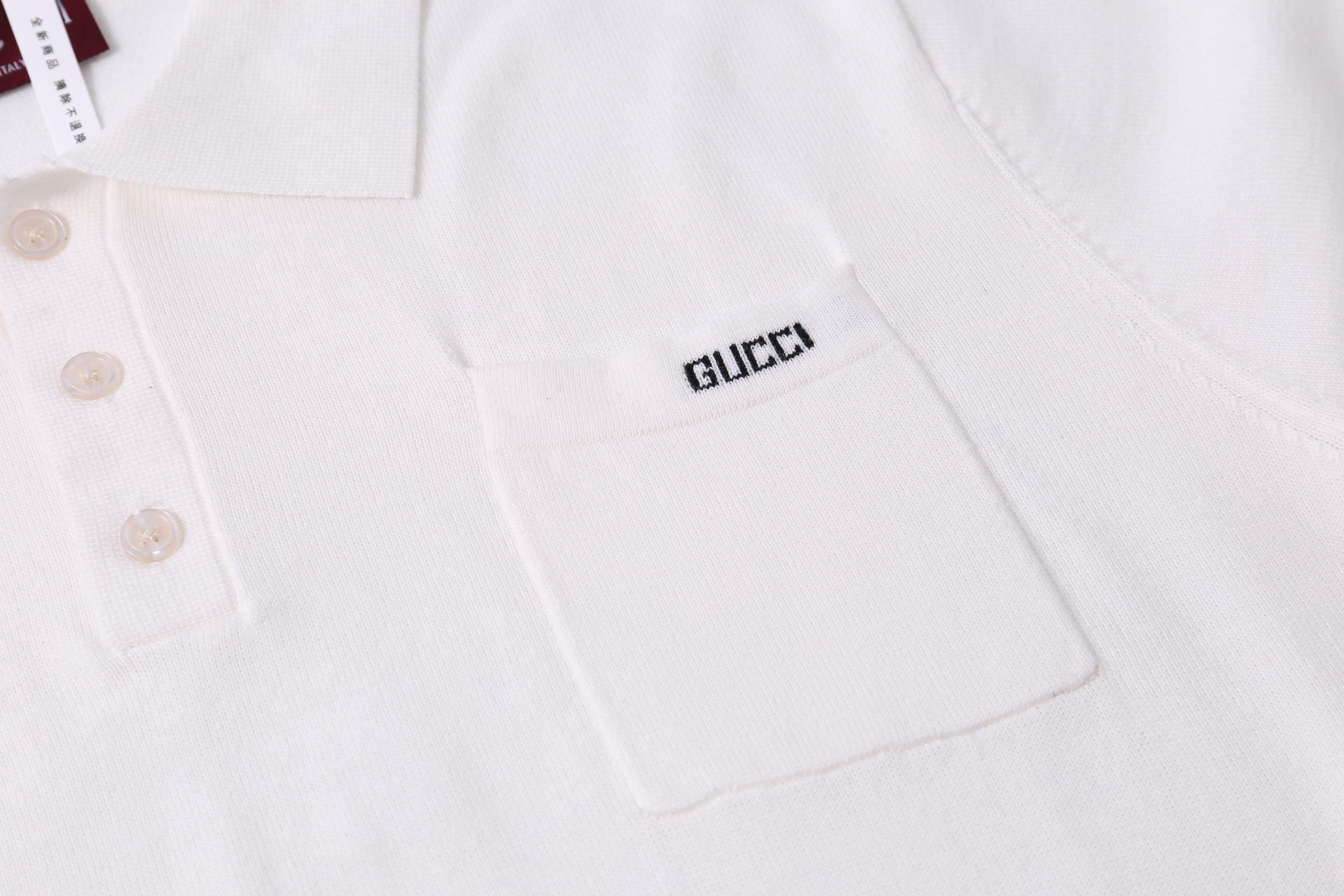 Gucci T-shirt with a collar