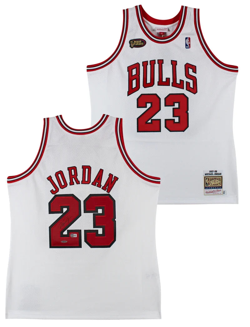 Bulls Michael Jordan Signed White 1997-98 M&N HWC Authentic Jersey BAS #AD04302