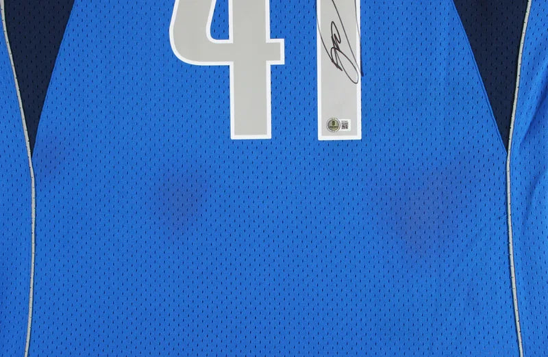 Mavericks Dirk Nowitzki Signed Blue M&N 2010-11 HWC Swingman Jersey BAS
