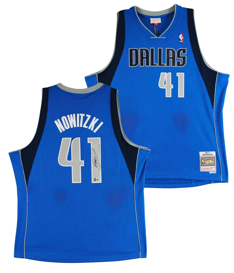 Mavericks Dirk Nowitzki Signed Blue M&N 2010-11 HWC Swingman Jersey BAS